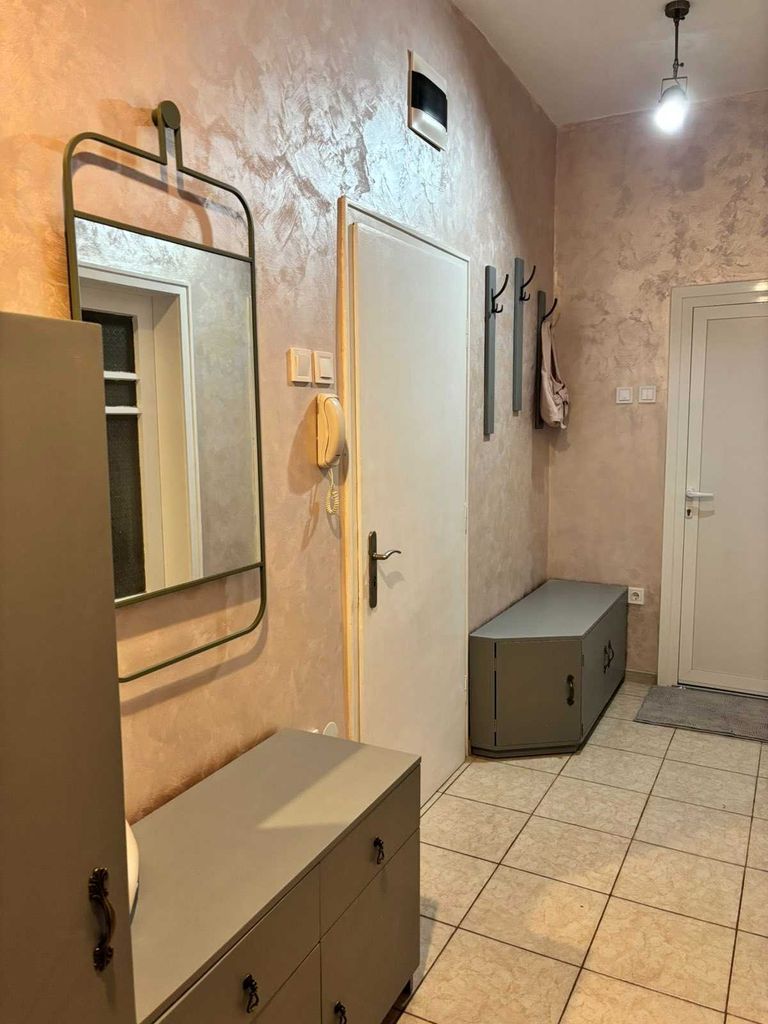 Дава се под наем Тристаен апартамент в Варна, Център - 80 кв.м за 612 € - Снимка #13