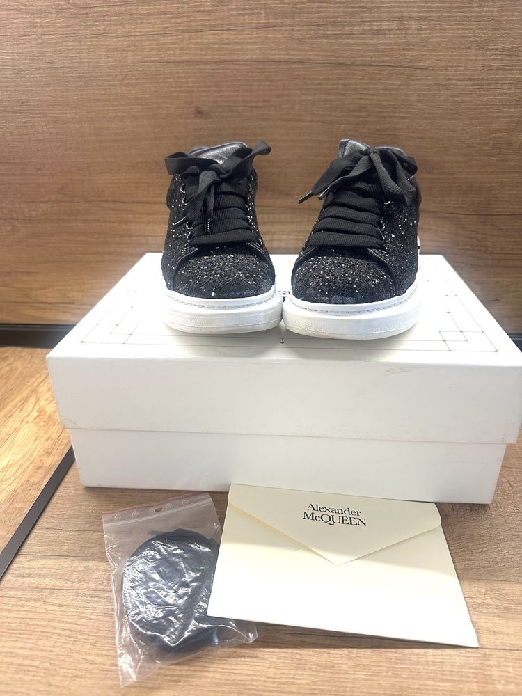 Оригинални дамски  черни маратонки Alexander Mcqueen