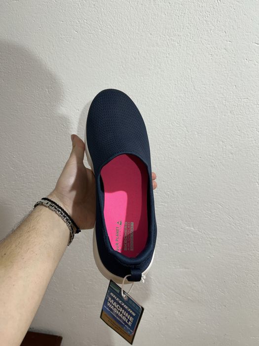 Skechers.