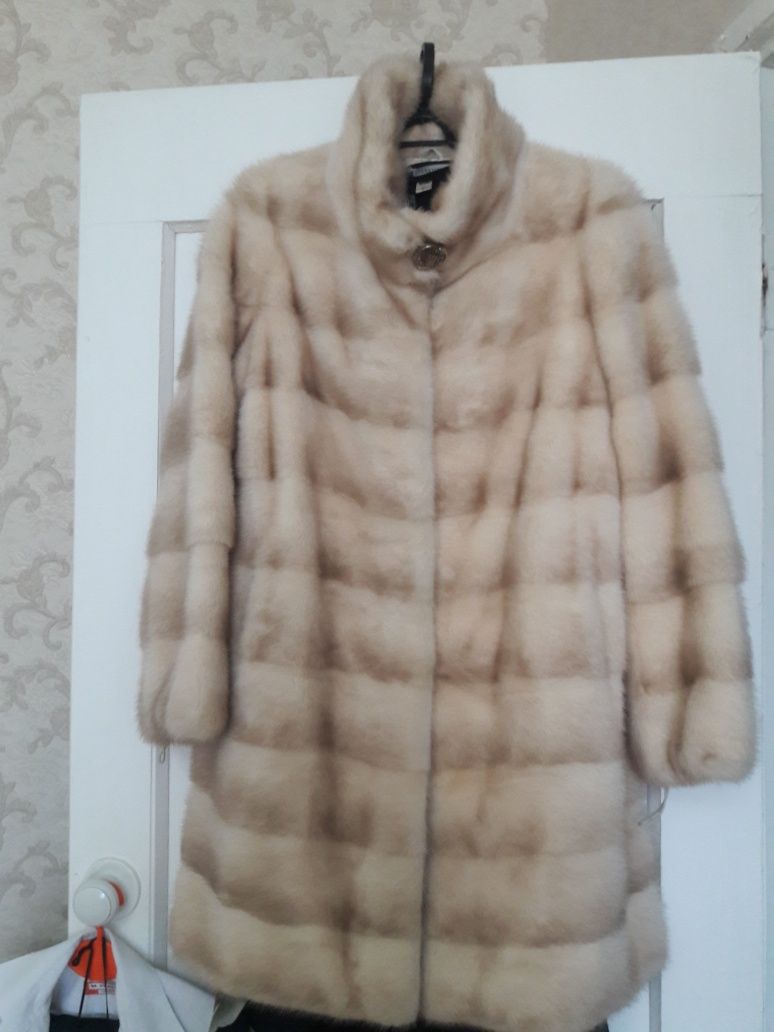 Норковую шубу срочно продам!