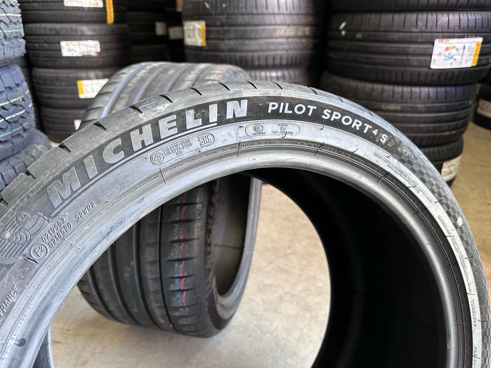 295/35/20//255/40/20 MICHELIN