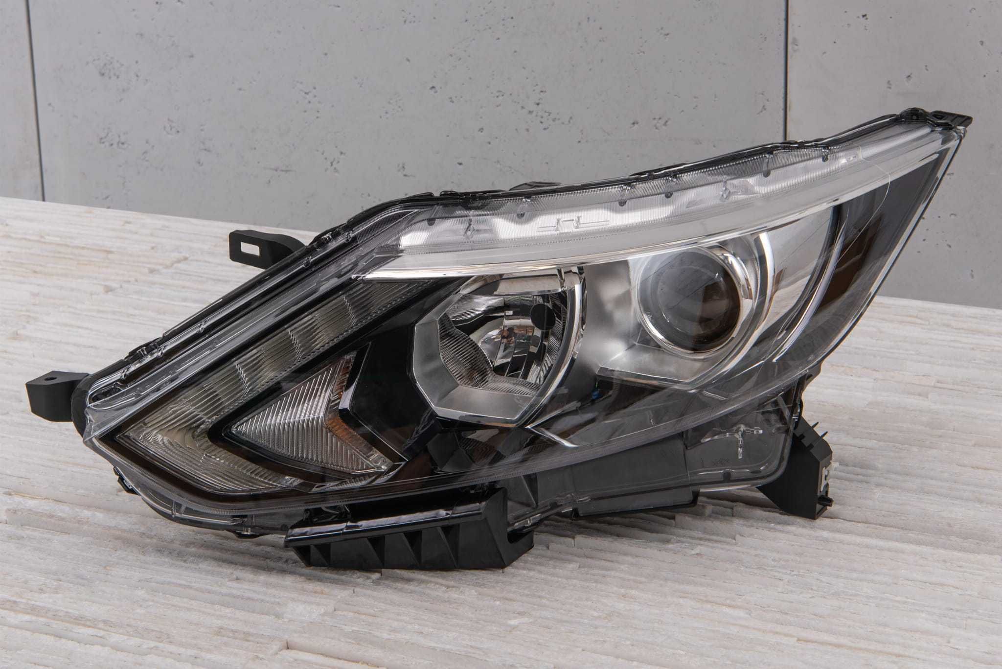 Комплект Фарове за NISSAN QASHQAI II J11 2014 - 2017 година