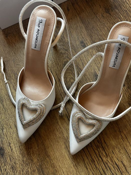 Дамски обувки на ток с камъчета