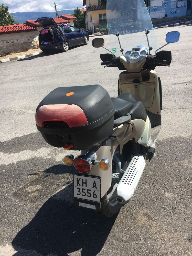 Мотоциклед скутер