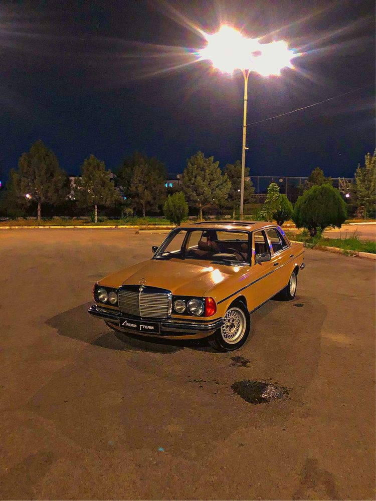 Машина на фото/видео съемки Mercedes-Benz w123