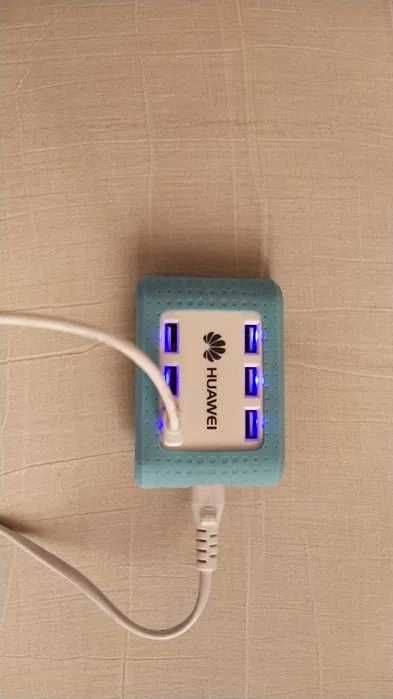 USB-многозарядник Huawei