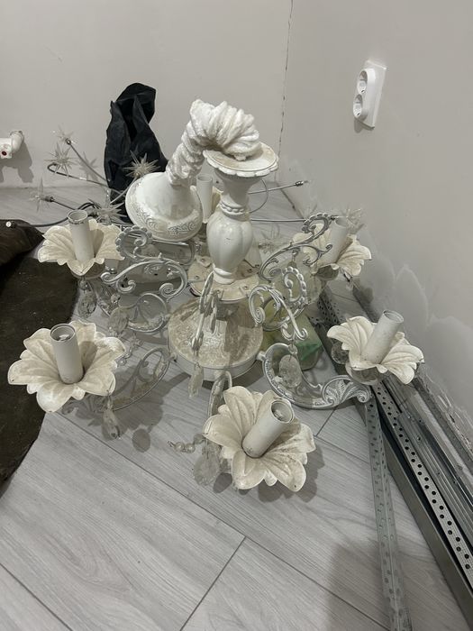 Продам  люстру..