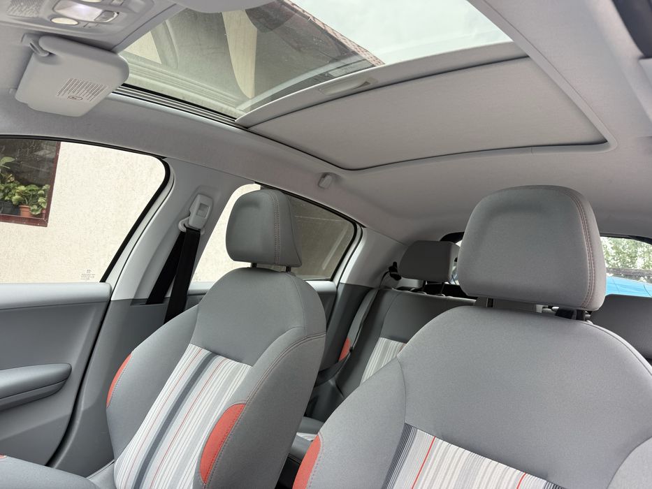 Peugeot 208 panoramic