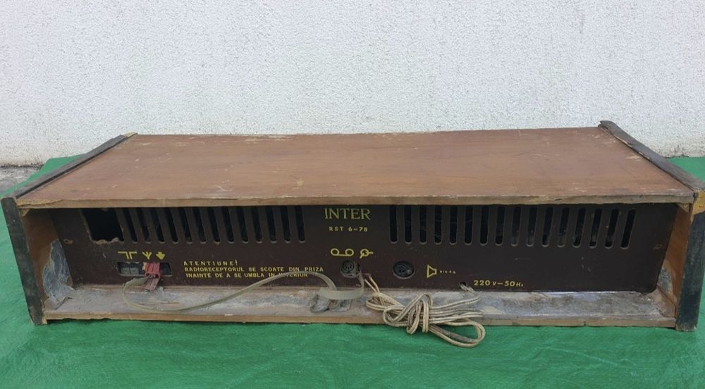 Vând Radio vechi Inter model RST 6-78 made Romania