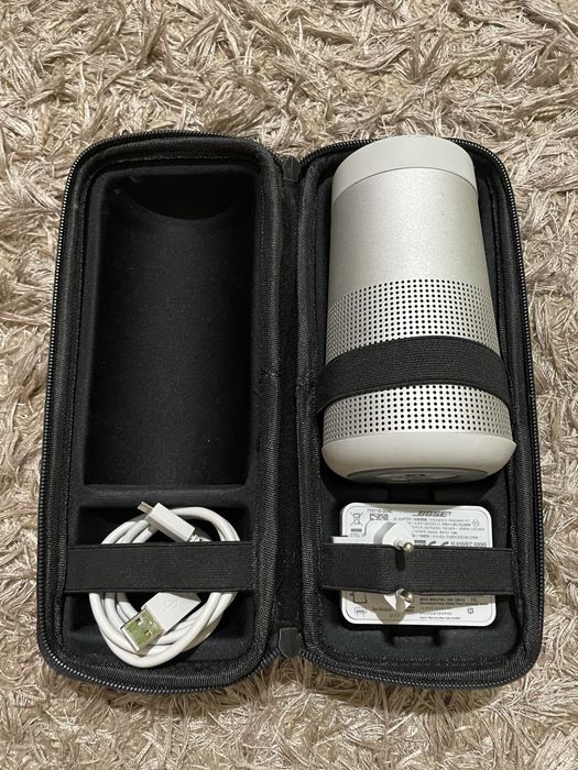 Колонка ,,bose” със зарядно и калъф
