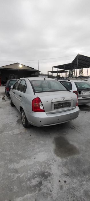 Dezmembrez Hyundai Acceni 1.6 benzina
