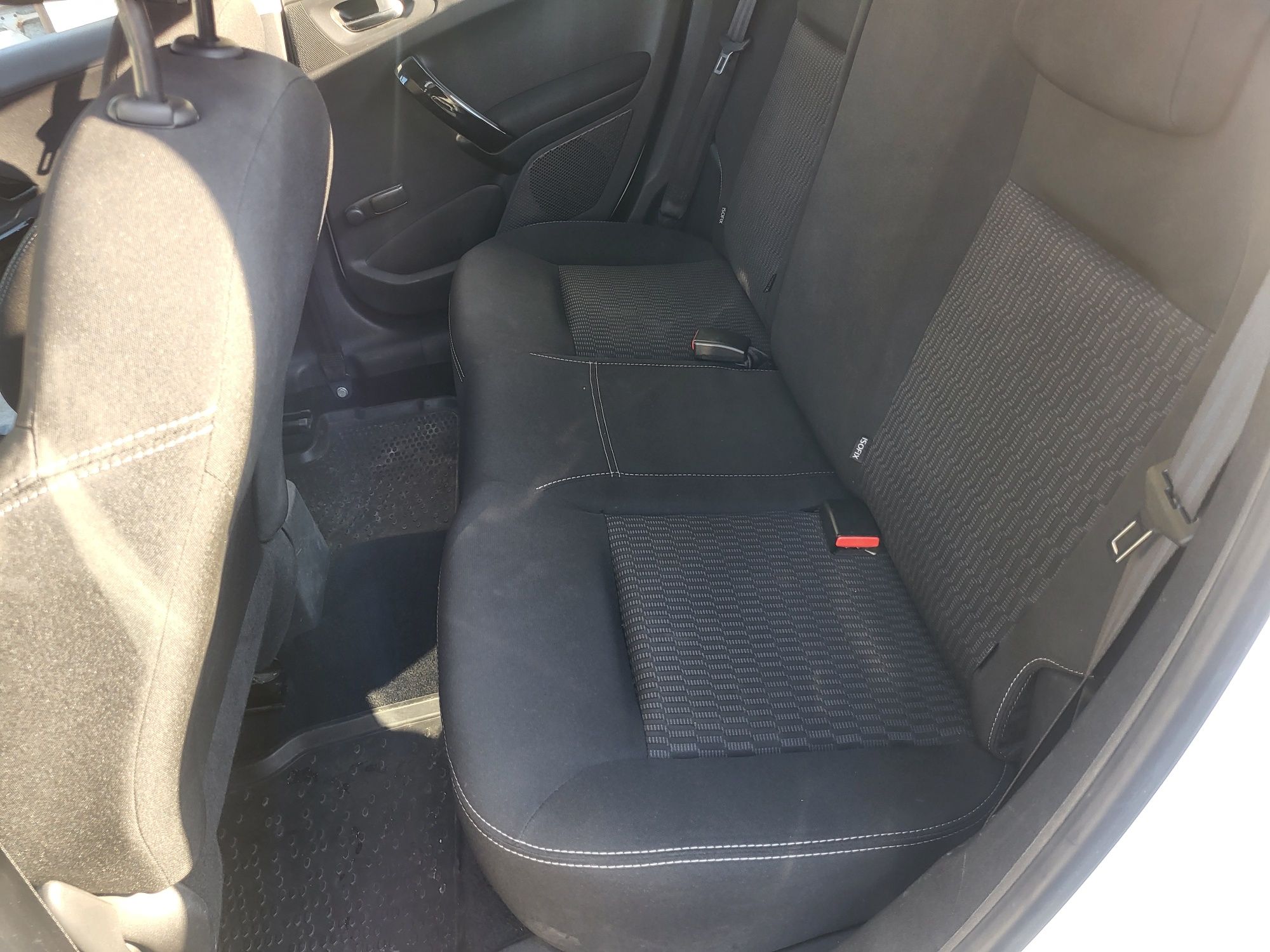 Продавам Пежо 208 Peugeot