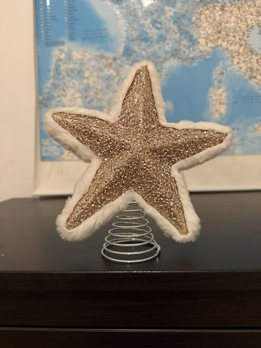 Stea aurie de brad cu puf sclipici si pietre