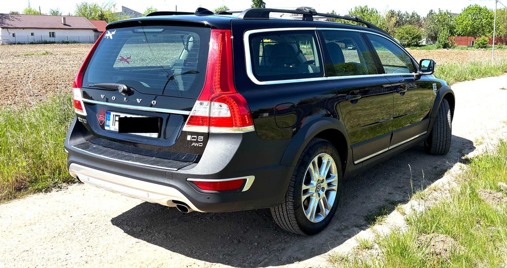 Volvo XC70 Cross-Country, 4x4, motor 2.4l / 5 cilindri, cutie automata