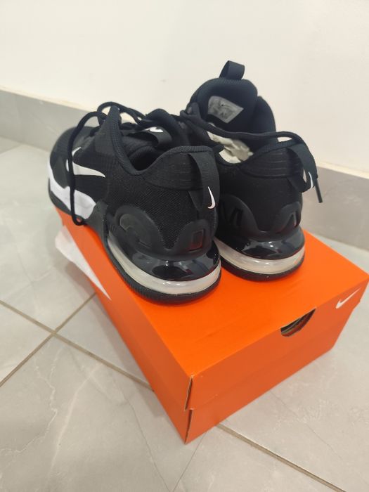 Продавам чисто нови маратонки Nike (найк) 43 номер закупени от Германи