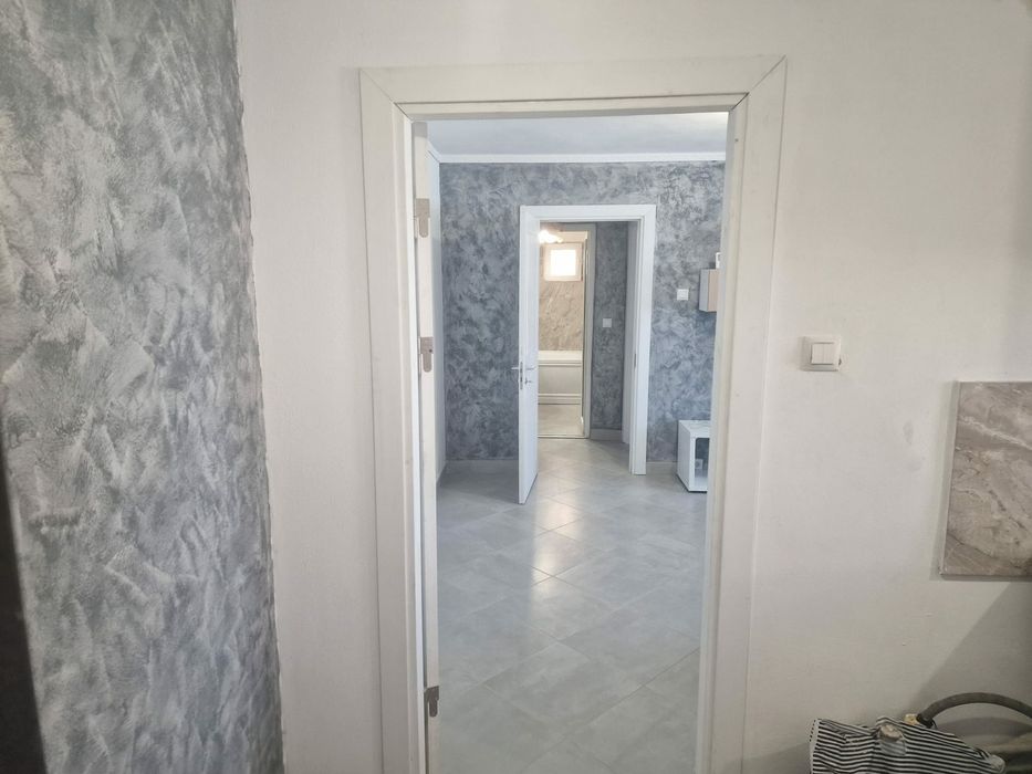 Închiriez  apartament