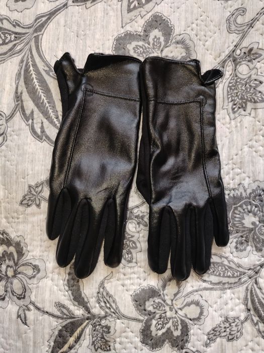 Отдам даром перчатки и наушник