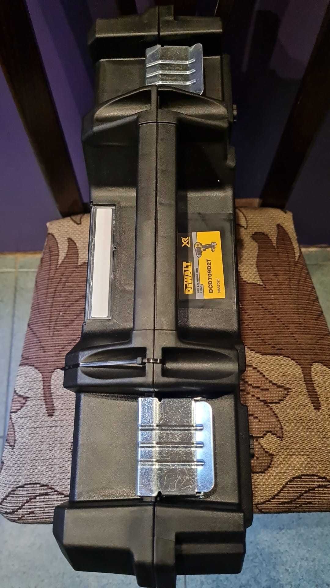 Винтовер DEWALT DCD709 D2T 18v