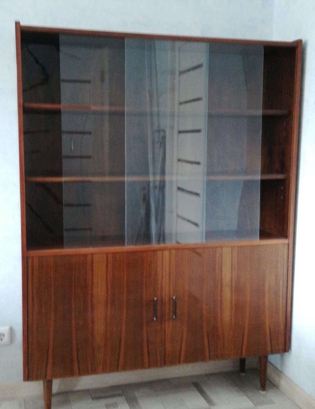 Книжный шкаф ГДР, дерево, полировка