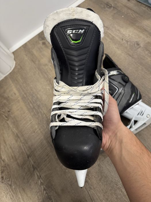 Patine hockey CCM Ribcor 44K mărimea 43, ca noi + geantă cadou