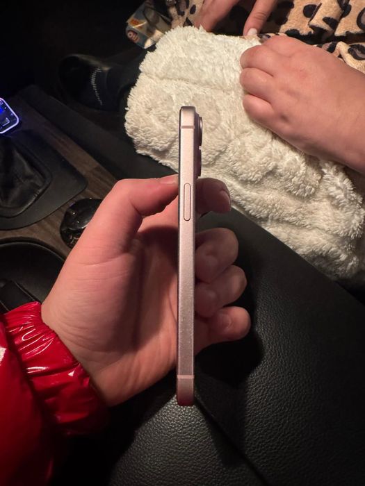 iphone 15 roz 128gb in stare foarte buna