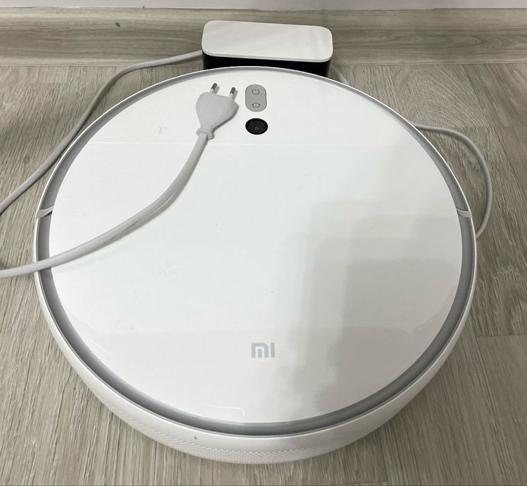 Робот пылесос рабочий