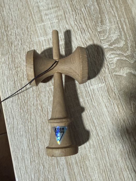 Vând kendama krom pop