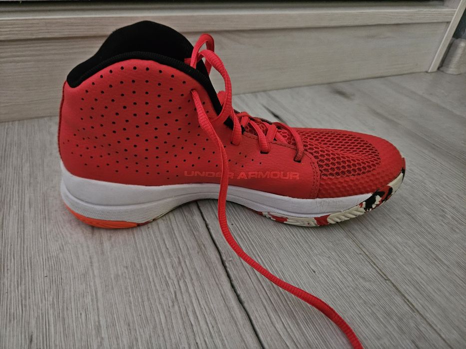 Adidasi Under Armour