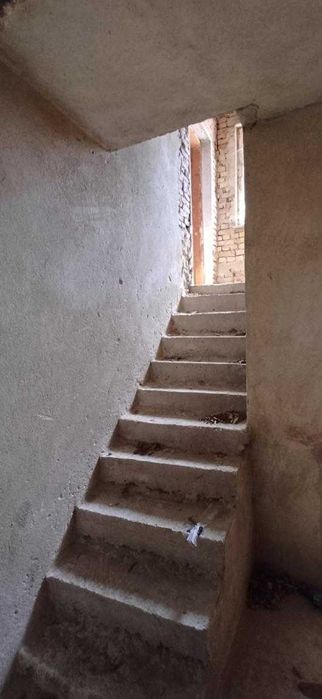 - Четириетажна къща! Само 335 евро на квадратен метър!