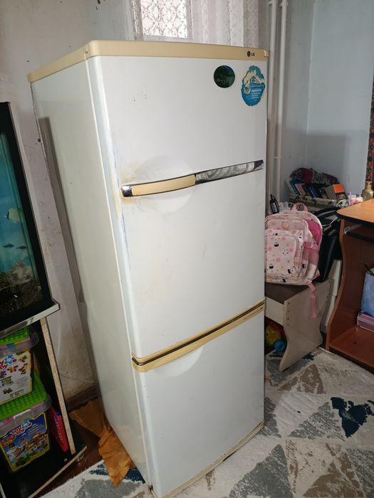 Продается холодильник LG. Оригинал.