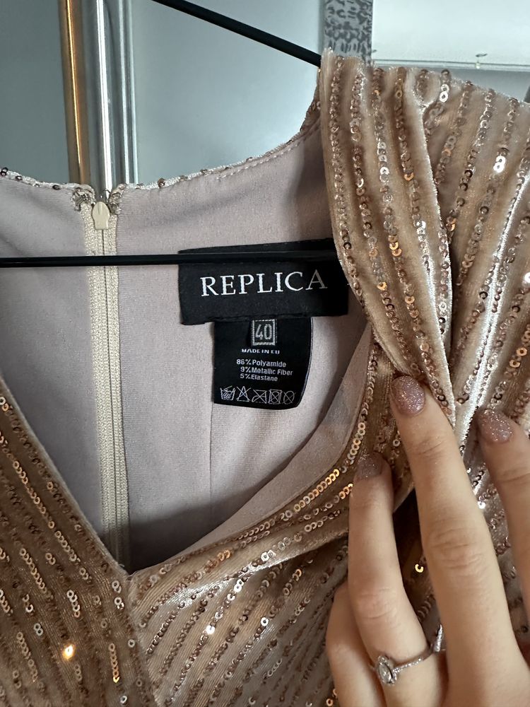Рокля Replica M