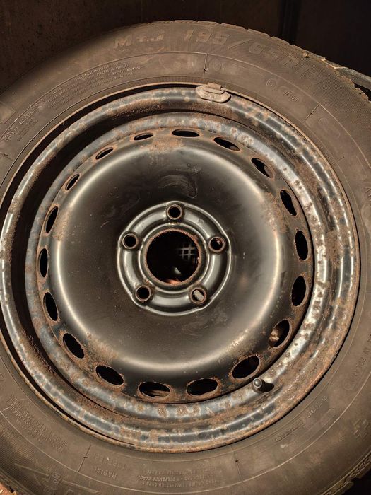 Зимни гуми на джанти -2 броя