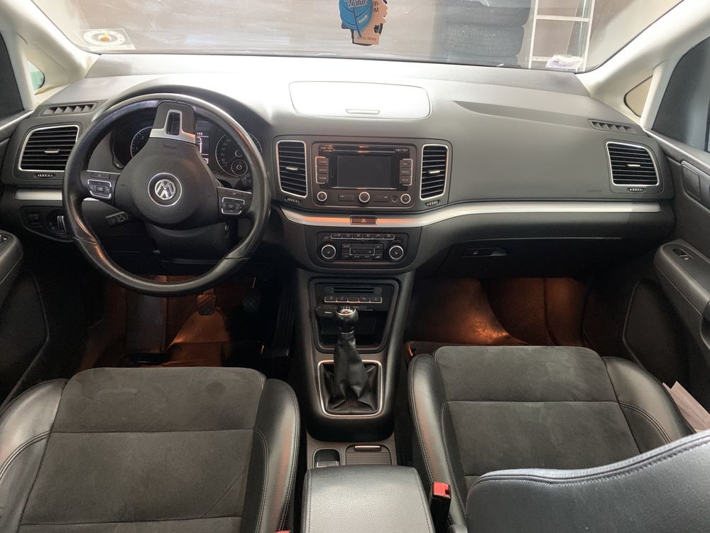 Vând Volkswagen Sharan