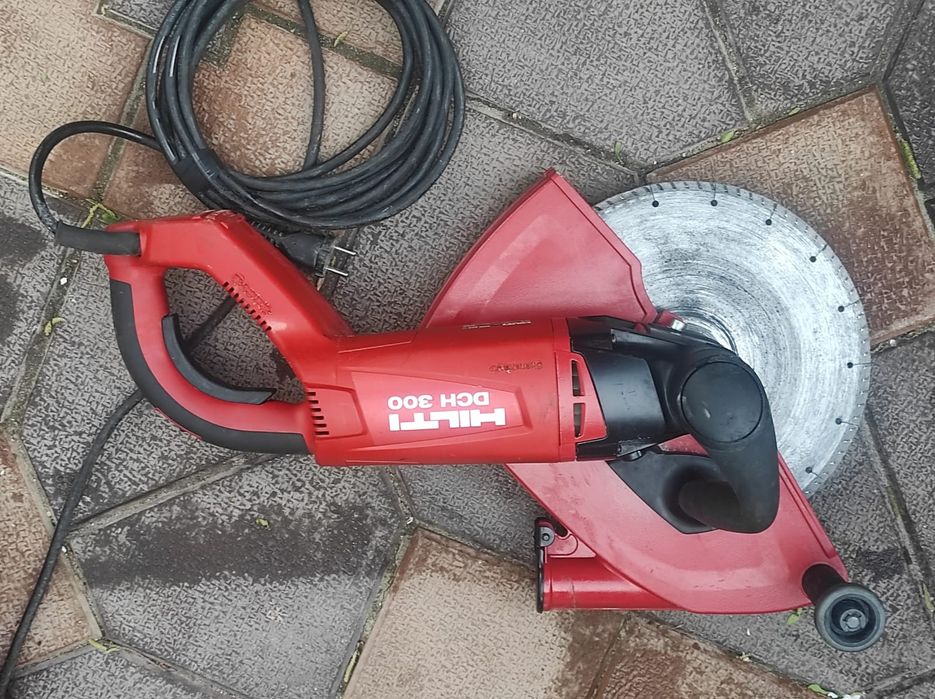 Mașina de făcut canale HILTI DCH 300 că și noua