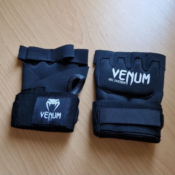 Venum ръкавици / бинтове