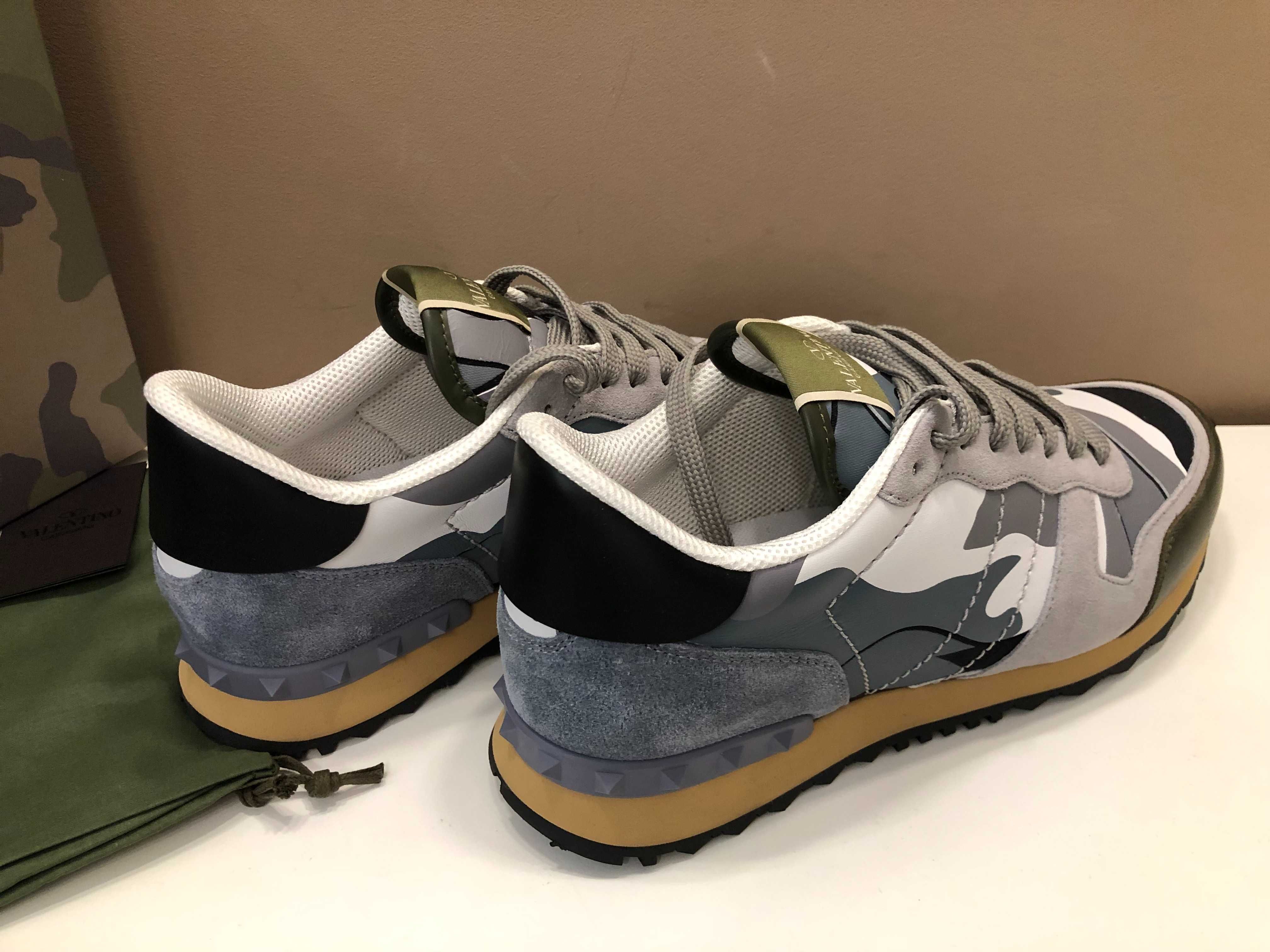 Valentino Garavani sneakers 44 autentici, full box, retail 580 euro