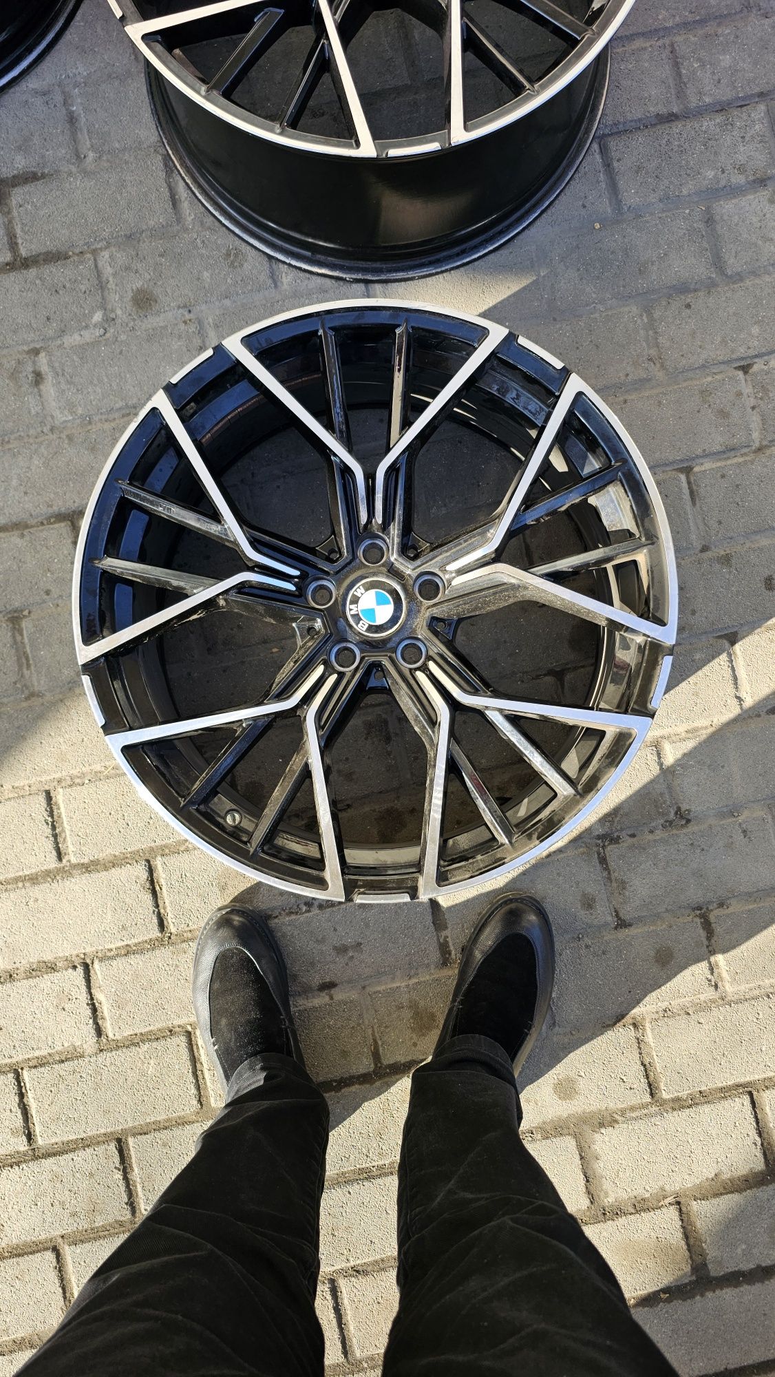Срочно! Продам диски r20 стоял на BMW I3