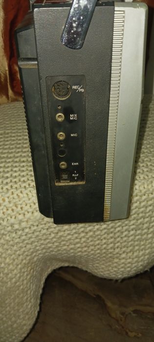 Vind radiocasetofon Goldstar    vechi pt colectie