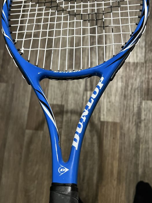 Хилка за тенис на корт . Dunlop