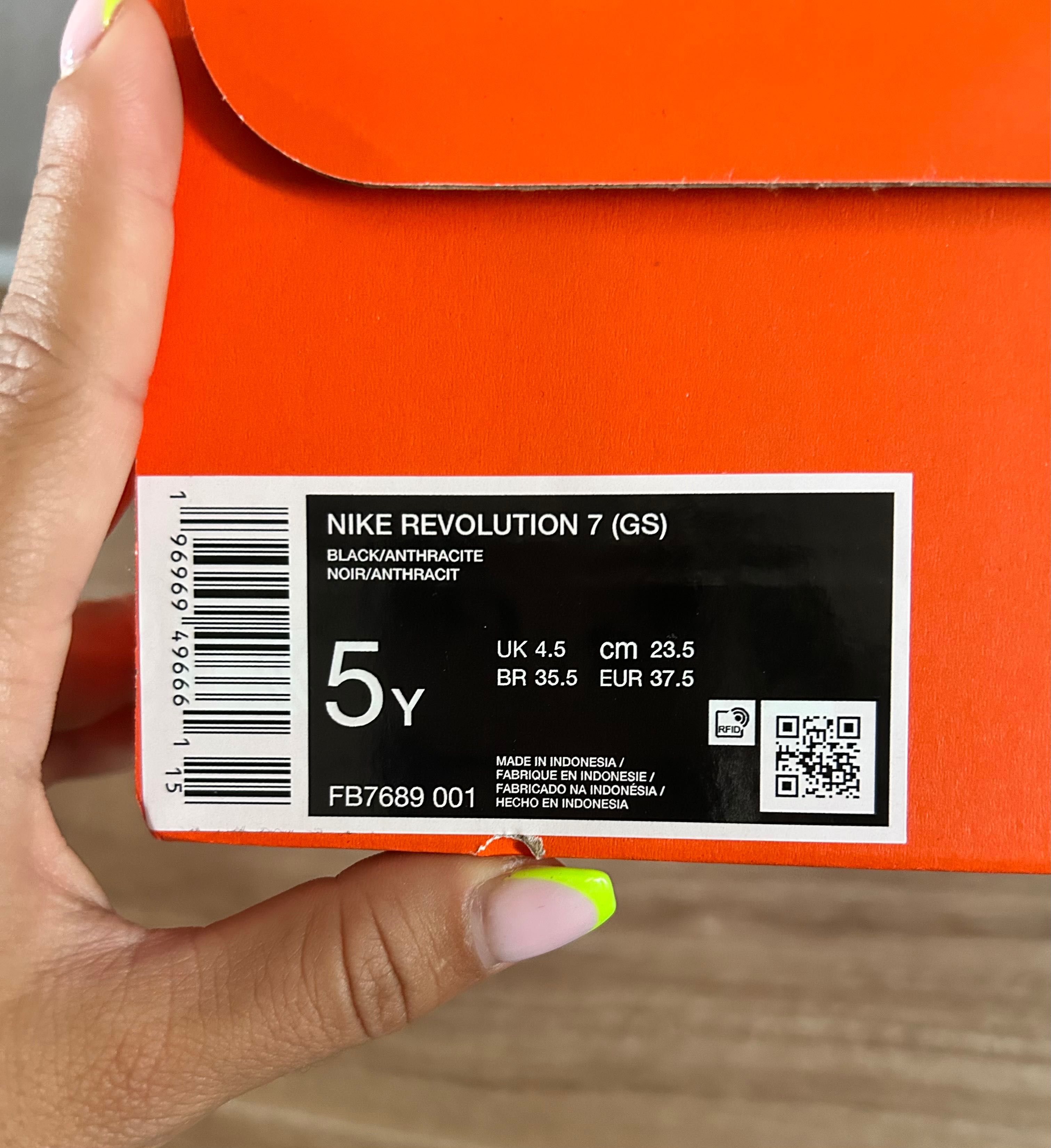 Маратонки Nike revolution 7