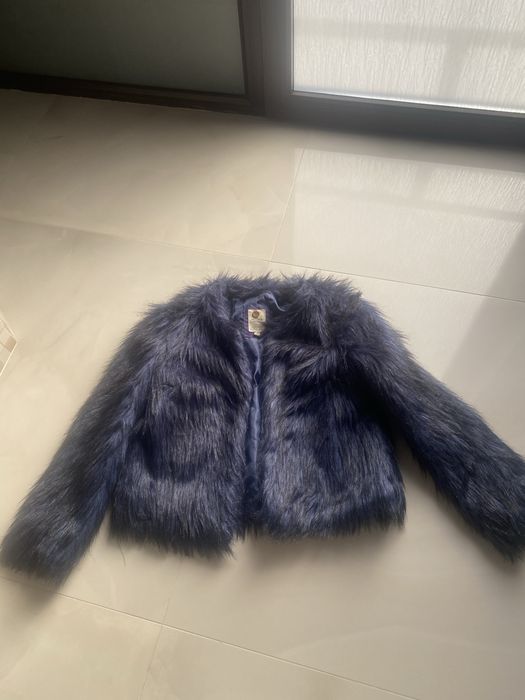 Blanita Bershka,purtat o singura data de culoare albastra