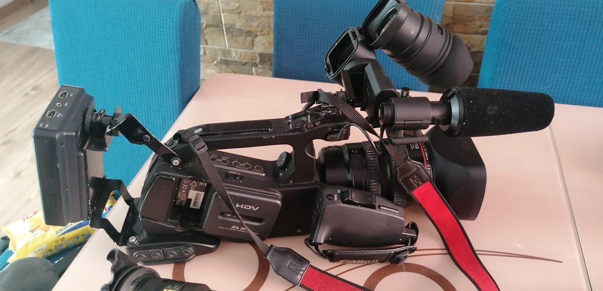 Camere video profesionale Canon Xl H1 și Canon Xl 1.