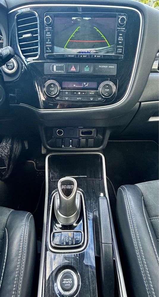 Mitshubishi Outlander PHVE plug in hybrid facelift 2016