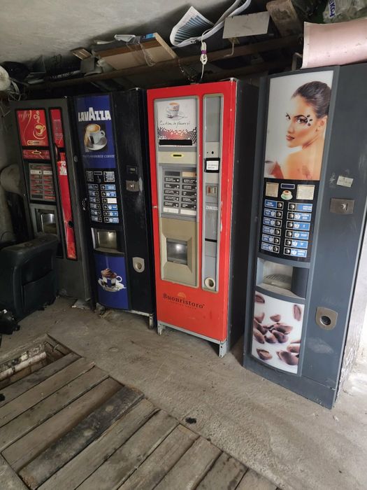 Продавам 2 броя вендинг кафе машини Венеция ЛХ