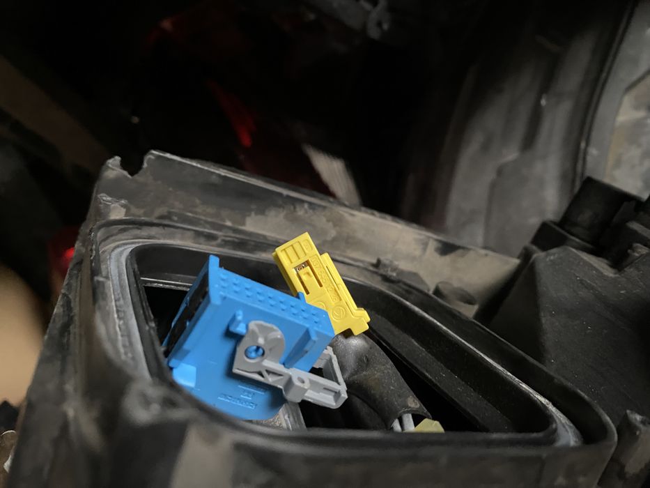 Far Mercedes GLE W166 Facelift 2015 - 2018 far Stanga GLE W292 C292