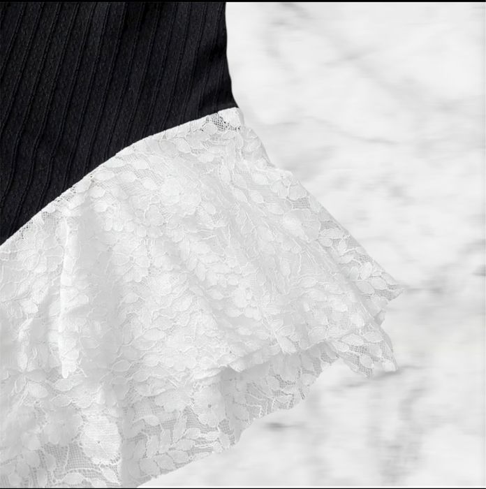 Rochie tip body cu dantelă