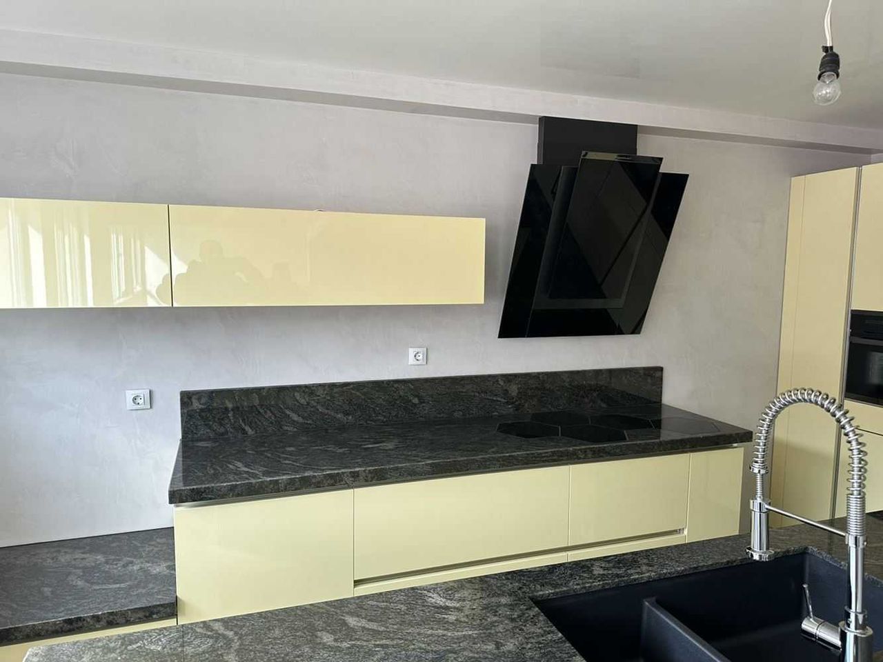 Продава се Многостаен апартамент в Пловдив, Съдийски - 200 кв.м за 1800 €/кв.м - Снимка #1