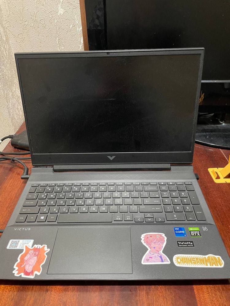 HP Victus i7/ 16