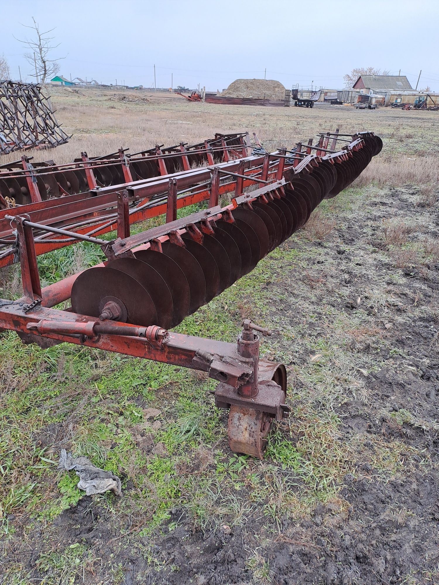 Продам лдг 10. Лущильник.лдг 15.требует ремонта.