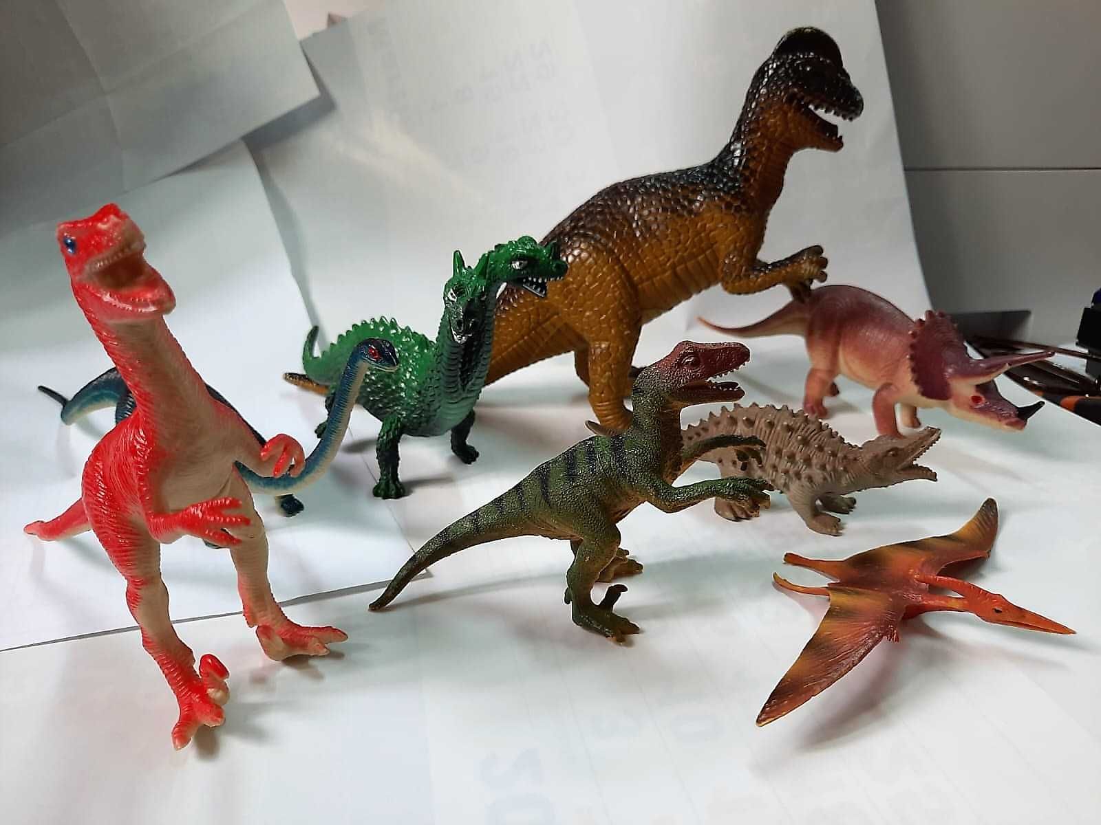 Figurine dinozauri